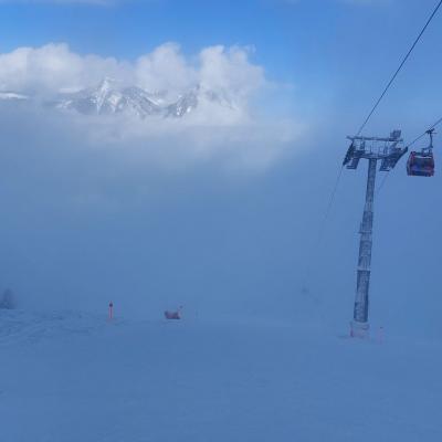 Skifahrer Lift Wolken